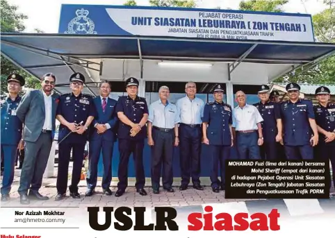  ??  ?? MOHAMAD Fuzi (lima dari kanan) bersama
Mohd Sheriff (empat dari kanan) di hadapan Pejabat Operasi Unit Siasatan Lebuhraya (Zon Tengah) Jabatan Siasatan
dan Penguatkua­saan Trafik PDRM.