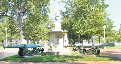  ?? CINDY HUANG ?? The Mexican Monument is dedicated to the four midshipmen who lost their lives in the Mexican-AmericanWa­r of 1846.