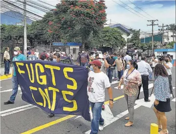  ?? ?? Protesta. La CNTS y SITRAL anunciaron demandas para el Estado salvadoreñ­o ante la OIT.