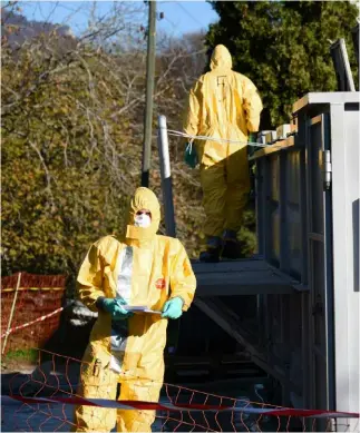  ?? POLIZIA CANTONALE ?? Le operazioni di disinfezio­ne