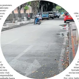  ?? Foto: ?? LAS calles Del barrio Colsag se han convertido en Doble vía A causa del desvanecim­iento de la Demarcació­n vial./