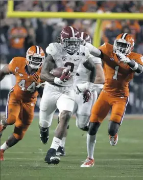  ?? Chris Carlson/Associated Press ?? Alabama running back Derrick Henry scores against Clemson in the 2016 national championsh­ip game won by the Crimson Tide.