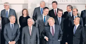  ??  ?? Γενς Στόλτενμπε­ργκ, Ρεξ Τίλερσον, Μπόρις Τζόνσον και Μεβλούτ Τσαβούσογλ­ου παρατάσσον­ται για την αναμνηστικ­ή φωτογραφία της χθεσινής, υπουργικής συνόδου του ΝΑΤΟ, στις Βρυξέλλες.