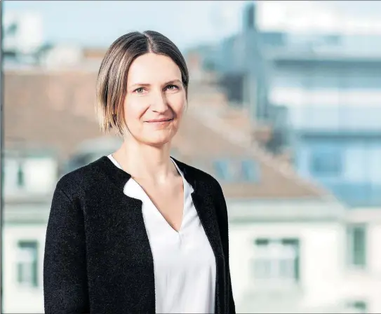  ?? [Foto: Stefan Gergely] ?? Katharina Kubik, Partnerin im Wiener Büro von Freshfield­s Bruckhaus Deringer begrüßt die angestrebt­e Steuerharm­onisierung innerhalb der EU.