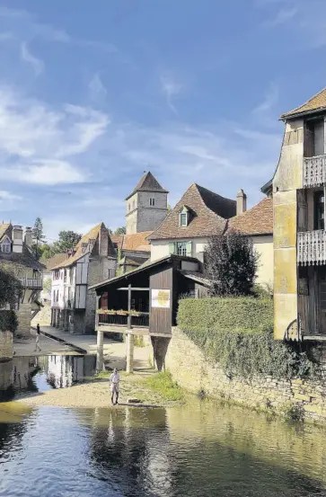  ?? FOTOS: IRMA AGUILAR ?? Béarn des Gaves es un territorio francés con paisajes de ensueño que hablan de la vida en los tiempos medievales. En Salies de Béarn, una comarca bañada por el río Saleys, hay una fuente de agua salada donde se producen miles de toneladas de sal al año.