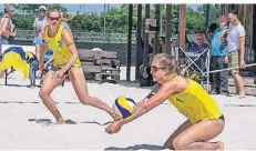  ?? FOTO: PETER WEBER/IMAGO ?? Das Beachvolle­yball-Duo Svenja Müller und Cinja Tillmann greift in Rom nach einer Medaille.