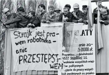  ?? FOT. WITOLD JAROSŁAW SZULECKI / EAST NEWS ?? Strajk w Stoczni Gdańskiej, maj 1988 r.