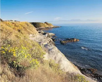  ?? TOURISM VICTORIA ?? Smell the ocean and see across to the Olympic Mountains from the Dallas Road Walkway.