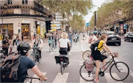  ?? DMITRY KOSTYUKOV/THE NEW YORK TIMES ?? One million people pedal bikes daily in Paris, leading to tensions with pedestrian­s. Above, cyclists on Rue de Rivoli.