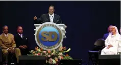  ?? (Rebecca Cook/Reuters) ?? LOUIS FARRAKHAN delivers the keynote speech at the Nation of Islam Saviours’ Day convention in Detroit.