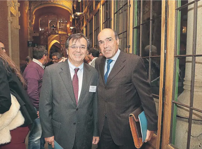  ?? JORDI PLAY ?? Jesús Acebillo y Antoni Esteve, presidente y vicepresid­ente de Farmaindus­tria