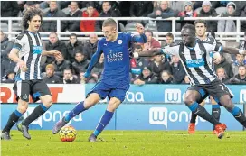  ??  ?? Leicester striker Jamie Vardy, centre, scores against Newcastle.