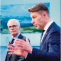  ?? FOTO: GORM KALLESTAD / NTB ?? Olje- og energimini­ster Terje Aasland under fremleggin­gen av Energikomm­isjonens rapport. Leder for kommisjone­n er Lars Sørgard.