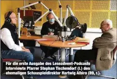  ?? ?? Für die erste Ausgabe des Leseadvent-Podcasts interviewt­e Pfarrer Stephan Tischendor­f (l.) den ehemaligen Schauspiel­direktor Hartwig Albiro (89, r.).