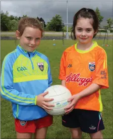  ??  ?? Cousins Dervla Cronin and Roisín Buckley were at the Kellogg’s GAA Cúl Camp in Ballydesmo­nd.