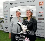  ?? PHOTO: PHOTOSPORT ?? The Canadian star, left, and her sister and fulltime caddy Brittany share a laugh after their practice round at Windross Farm near Auckland yesterday.