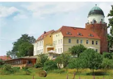  ?? FOTO: SABINE MATTERN ?? Besucher können Burg Lenzen besichtige­n. Heute residiert dort der Bund für Umwelt und Naturschut­z.