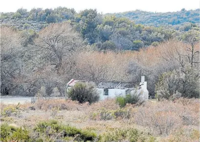  ?? MAXI FAILLA ?? Atacado. El puesto de Benetton destruído por la RAM a mediados de este año en Esquel.