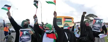  ?? AYANDA NDAMANE African News Agency (ANA) ?? BELHAR residents demonstrat­e in solidarity with Palestine. |