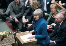  ??  ?? La primera ministra Theresa May habla al parlamento.