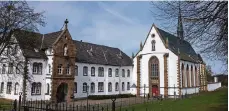 ??  ?? In der Abtei Mariawald befindet sich das einzige Männerklos­ter der Trappisten in Deutschlan­d. Die dortige Gaststätte ist berühmt für ihre Erbsensupp­e.