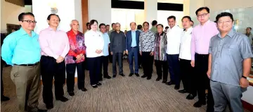  ??  ?? Dr Mahathir (sixth left) and Shafie (fifth left) during a photocall with Sabah ministers after having breakfast together in Kota Kinabalu. — Bernama photo