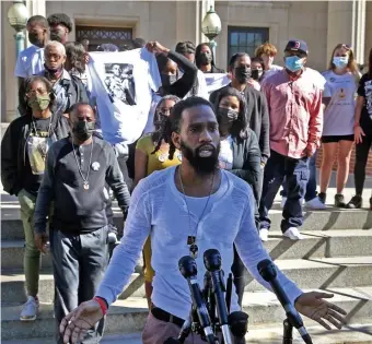  ?? MATT STONE / HERALD STAFF ?? ‘WE WANT JUSTICE’: Roshawn Drane, brother of Alonzo Polk, speaks Tuesday after the arraignmen­t of an ex-State Police captain and his wife on charges related to Polk’s drowning at a graduation party in June.