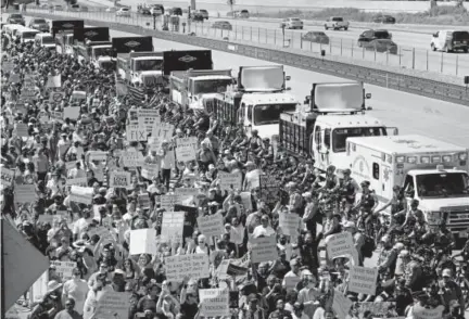  ?? Jim Young, AFP ?? Protesters shut down the Dan Ryan Expressway during an anti-violence march on Saturday in Chicago.