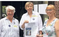  ?? FOTO: JOHANNES DE KLEINE ?? Auf einen gelungenen Friedens-Aktionstag blickten (v. li.) Pfarrerin Ute Saß, Pfarrerin Dagmar Müller und Monika Zilkenat zurück.