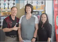  ?? NEWS PHOTO MO CRANKER ?? Classic Loser 7 winner Celeste Coderre poses for a photo with trainers Todd Schneider and Tamara Dundas at the Body Building Depot after winning an all expenses paid trip to California.