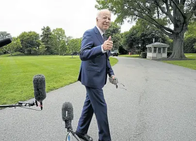  ?? Efe ?? Joe Biden saluda con optimismo al retornar ayer a la Casa Blanca desde Delaware