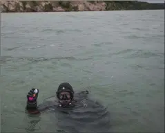  ?? Junfu Han The Associated Press ?? The Detroit Free Press hired diver Chris Roxburgh of Traverse City to look for golf balls in Lake Michigan, near the 12th tee at Arcadia Bluffs Golf Club.