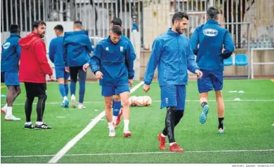  ?? MIGUEL ÁNGEL GONZÁLEZ ?? El capitán Álex Colorado tuvo minutos en Rota tras su lesión y los volverá a tener ante el Antoniano.