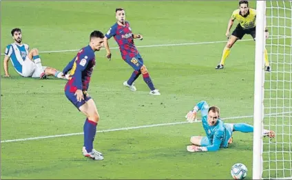  ?? FOTO: EFE ?? Sufrimient­o pese a dominar
El Barça llevó el peso del juego, pero el Espanyol tuvo varias ocasiones claras, como este palo de Dídac