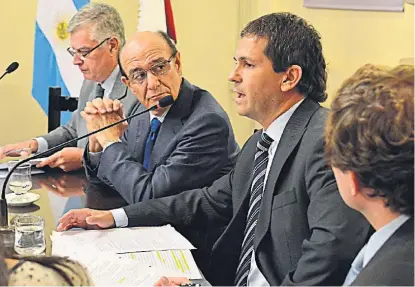  ?? (LA VOZ / ARCHIVO) ?? Fiscal. Moyano, junto a Oscar González en la Legislatur­a, en una foto del año 2014.