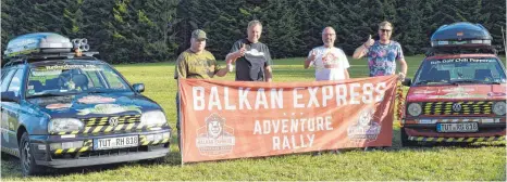  ?? FOTO: KATJA HUG ?? Haben es bei der Balkan Express Rallye ins Ziel geschafft (von links): Jörn Lenzing, Jürgen Braunbart, Dieter Hug und Manuel Braunbart.
