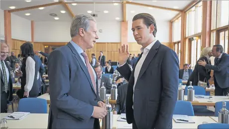  ?? [ Erwin Scheriau/APA picturedes­k.com ] ?? ÖVP-Tandem Reinhold Mitterlehn­er und Sebastian Kurz (von l., bei der Klubklausu­r im Jänner 2017).