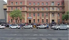  ?? | OUPA MOKOENA Afracan News Agency (ANA) ?? TAXPAYERS brave long queues to file their tax returns at the South African Revenue Service (SARS) branch in the Pretoria CBD.