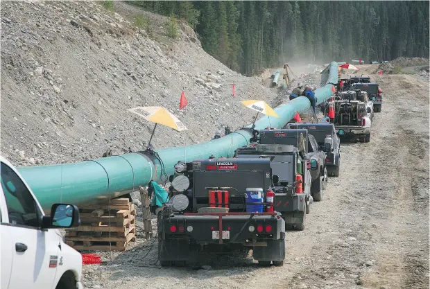  ?? KINDER MORGAN ?? Different segments of the Alberta-to-Burnaby pipeline project will have different constructi­on starts.