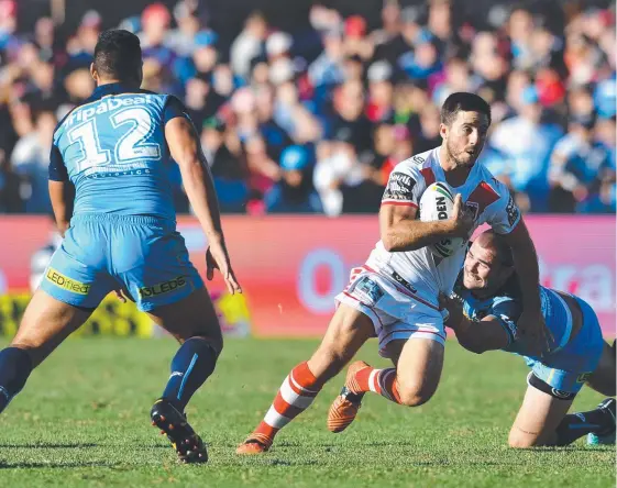  ?? Picture: AAP IMAGE ?? Dragons halfback Ben Hunt makes a break against the Titans in their NRL clash yesterday in Toowoomba,