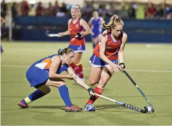  ?? Photo: Nev Madsen ?? LAYING THE PLATFORM: Katie Wollstein (red) in action for Rangeville during last year’s grand final. Her team made a strong start to 2019 with a 7-1 defeat of Norths.