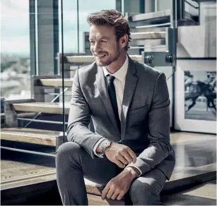  ??  ?? Brand Ambassador Simon Baker
Opposite page, clockwise from top
The Longines Skin Diver watch; case back of the Longines Spirit; The Longines Heritage Classic - Tuxedo