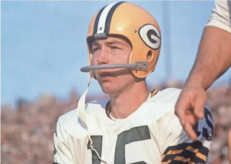  ?? GETTY IMAGES ?? Pictured here in 1967, Bart Starr became a Hall of Fame quarterbac­k with the Green Bay Packers, but he also set a tremendous daily example to others.