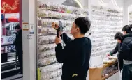  ?? Photo: Bloomberg ?? A live streamer showcases products in a shop in Yiwu. China’s shortvideo and live-streaming sector continues to expand.