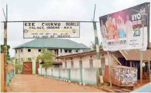  ??  ?? Entry gate to the palace of the traditiona­l ruler of the Ibagwa-Aka community, Igwe Chukwudebe­lu