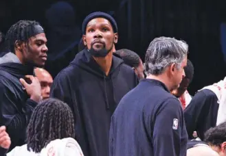  ?? AP FILE PHOTO/COREY SIPKIN ?? Kevin Durant, center, has been dealt from the Brooklyn Nets to the Phoenix Suns, who were amon the busiest teams ahead of the NBA’s trade deadline Thursday afternoon.