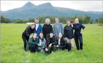  ??  ?? Et filmcrew på 10 personer har i sommer laget en kortfilm som i disse dager klippes for ulike festivaler. (Foto: Privat)