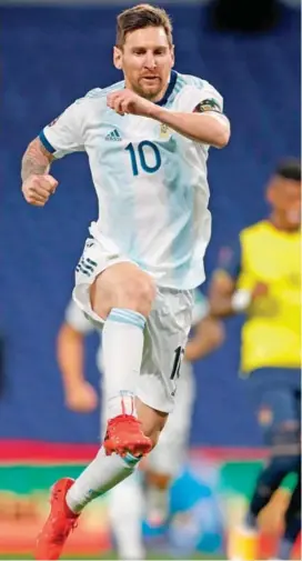  ?? FOTO AFP ?? Lionel Messi volvió a la Albicelest­e y fue vital en la apretada victoria sobre Ecuador. Su gol es el 71 con esa Selección (34 en amistosos, 22 en eliminator­ias, 9 en Copa América, 6 en mundiales.