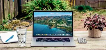  ?? UNSPLASH ?? Only a rookie would set up an office outdoors, while those in the know snack on fruit and ice their pulse points.