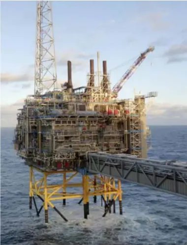  ?? FOTO RTR ?? Noorwegen ademt olie en gas: dit boorplatfo­rm is in aanbouw voor de kust van Stavanger.